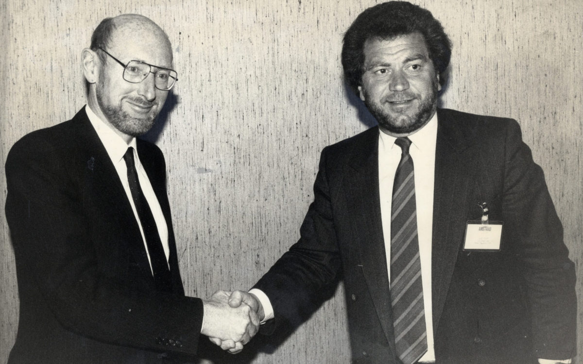 Photo of Alan Sugar and Clive Sinclair shaking hands